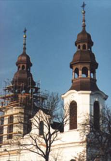 Kościół p.w. Narodzenia NMP  - kwiecień 1999 r (foto: po)